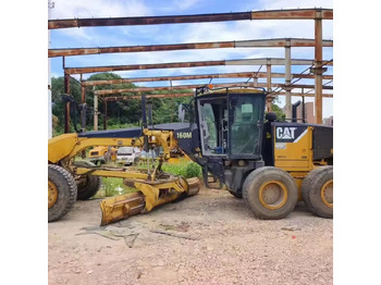 Niveleuse CATERPILLAR 140H