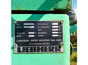 Grue sur chenilles LIEBHERR
