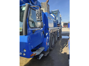 Grue auxiliaire LIEBHERR