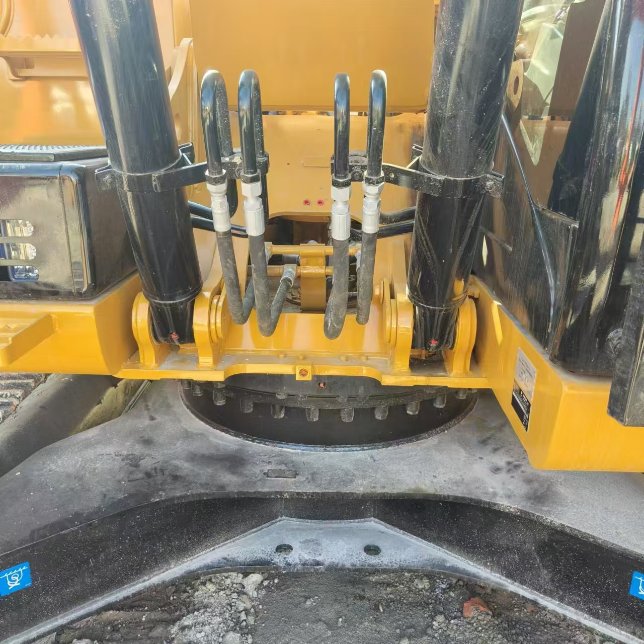 Pelle sur chenille CATERPILLAR 323D: photos 3 Pelle sur chenille CATERPILLAR 323D: photos 3