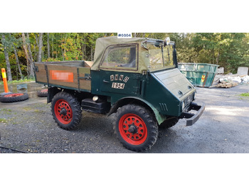 Camion plateau UNIMOG