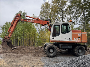 Pelle sur pneus ATLAS