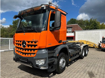 Camion ampliroll MERCEDES-BENZ Arocs 2651