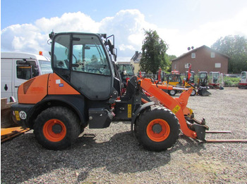 Chargeuse sur pneus KOMATSU WA80