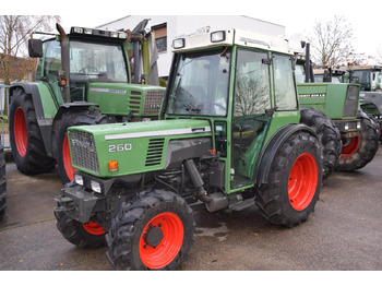 Tracteur enjambeur FENDT