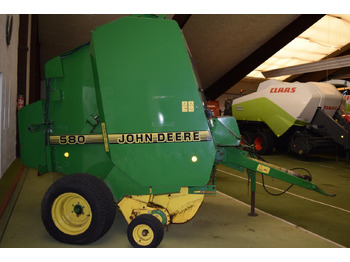 Presse à balles rondes John Deere 580: photos 2