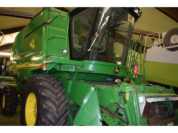 Moissonneuse-batteuse JOHN DEERE
