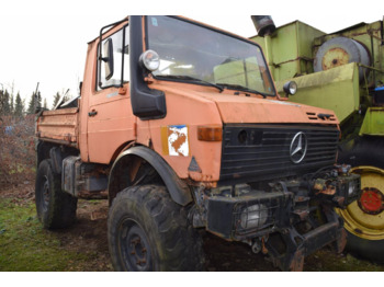 Véhicule de voirie/ Spécial UNIMOG U1200