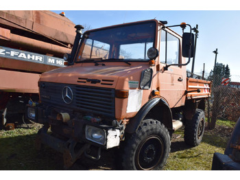 Véhicule de voirie/ Spécial UNIMOG U1400