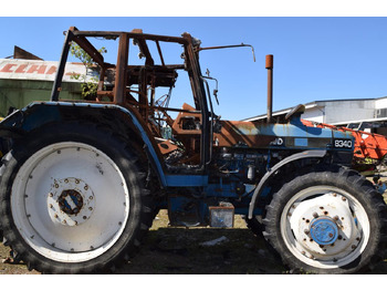 Tracteur agricole New Holland 8340 *zur Teileverwertung*: photos 4