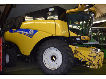 Moissonneuse-batteuse NEW HOLLAND CR9090