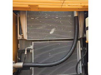 Pelle sur chenille HYUNDAI R210