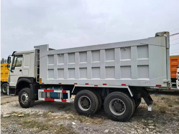 Camion frigorifique SINOTRUK HOWO 6x4: photos 3