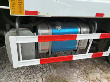 Camion frigorifique SINOTRUK HOWO 6x4: photos 4
