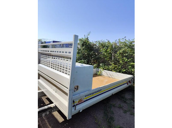 Outil/ Équipement Plateau acier 3120 x 2000 x 330 mm utiles Ridelles acier + Coffre Acier dos cabine 1850 x 600 x 880(ht) mm: photos 2 Outil/ Équipement Plateau acier 3120 x 2000 x 330 mm utiles Ridelles acier + Coffre Acier dos cabine 1850 x 600 x 880(ht) mm: photos 2