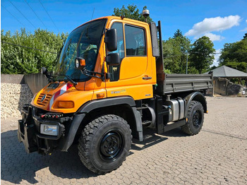 Engin de déneigement UNIMOG U300