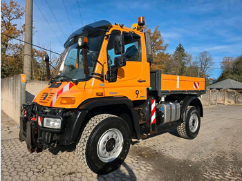 Engin de déneigement UNIMOG U500