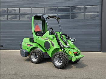 Chargeuse compacte sur chenilles AVANT