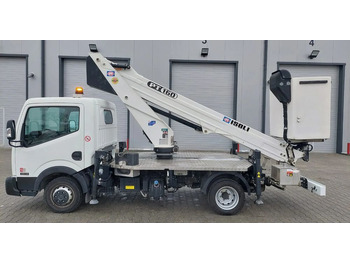 Camion avec nacelle NISSAN