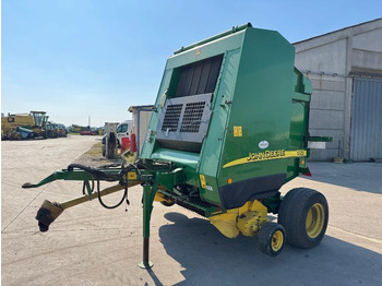 Presse à balles rondes JOHN DEERE