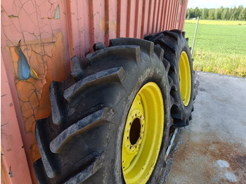 Moissonneuse-batteuse Taurus 16.9R30 renkaat vanteilla Hyväkuntoiset puimurin renkaat: photos 3