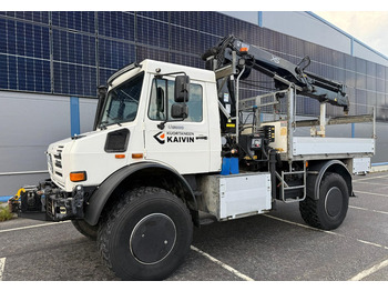Camion plateau UNIMOG
