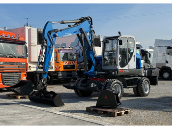 Pelle sur pneus WACKER