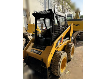 Mini chargeuse CATERPILLAR 226B: photos 3