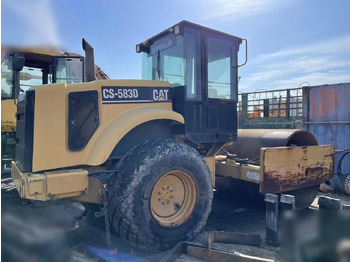 Compacteur CATERPILLAR