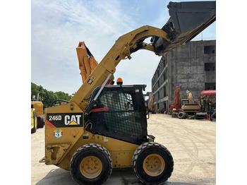 Mini chargeuse CATERPILLAR 226B
