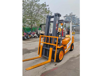 Chariot élévateur Very Cheap Price 3 Tonne TCM Forklift  Run Performance TCM30 Forklift  for Sale: photos 3
