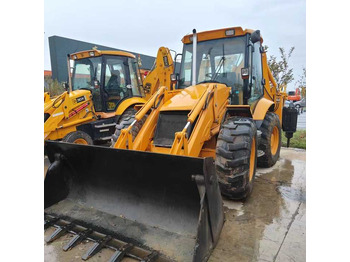 Tractopelle JCB 3CX