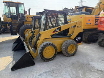 Mini chargeuse CATERPILLAR 226B
