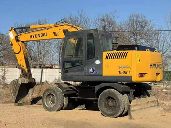 Pelle sur pneus HYUNDAI