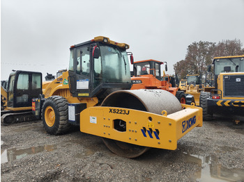 Rouleau compresseur XCMG XS223J