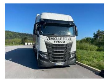 Tracteur routier IVECO S-WAY