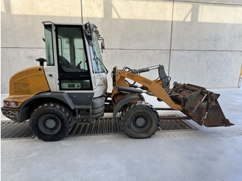 Pelle sur pneus LIEBHERR L 506