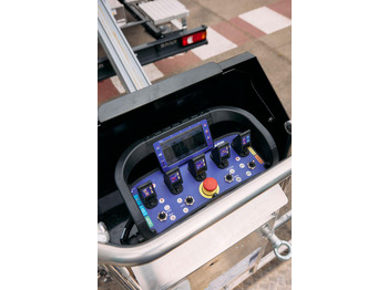 Camion avec nacelle neuf Oil & Steel Snake 26 Sobre IVECO 35S14 Distancia entre ejes 4100 mm: photos 4 Camion avec nacelle neuf Oil & Steel Snake 26 Sobre IVECO 35S14 Distancia entre ejes 4100 mm: photos 4