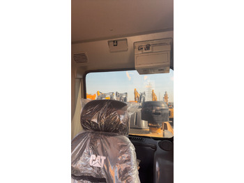 Pelle sur chenille CATERPILLAR 330D2L used excavator  source supply: photos 5