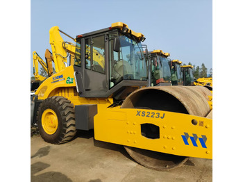 Rouleau compresseur XCMG XS223J