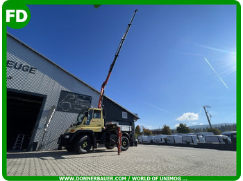 Camion grue UNIMOG U300