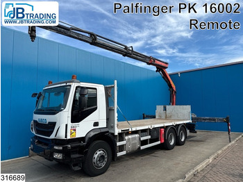 Camion plateau IVECO Trakker