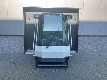 Cabine et intérieur LIEBHERR