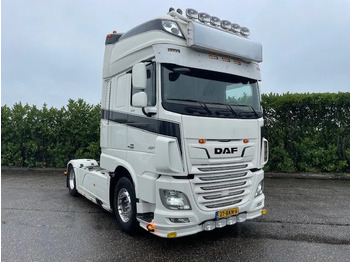 Tracteur routier DAF XF 530