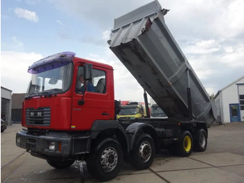 Camion benne MAN