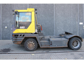 Tracteur portuaire TERBERG