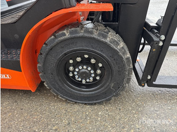 Chariot élévateur 2025 Lugli D25L2 2500 kg (Unused) Forklift: photos 4 Chariot élévateur 2025 Lugli D25L2 2500 kg (Unused) Forklift: photos 4