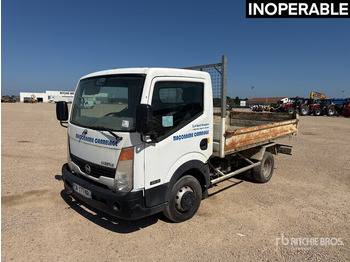 Camion benne NISSAN
