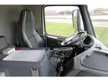 Photo d'intérieur 1: Camion citerne Volvo FM