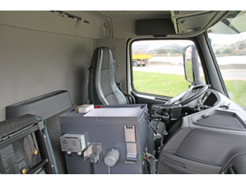 Photo d'intérieur 2: Camion citerne Volvo FM